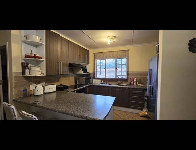 2 BEDROOM APARTMENT FOR SALE IN MOOIKLOOF RIDGE ESTATE